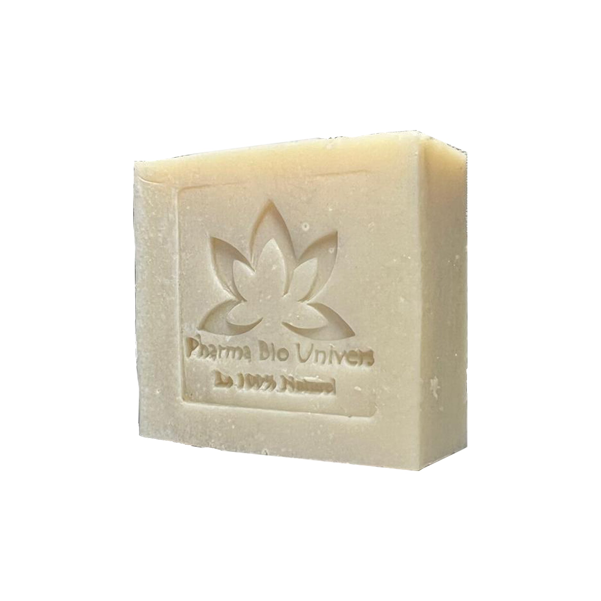 Savon saponifié à froid au riz blanc, fabriqué à la main avec des huiles végétales et du beurre de karité pour une peau douce et lumineuse.