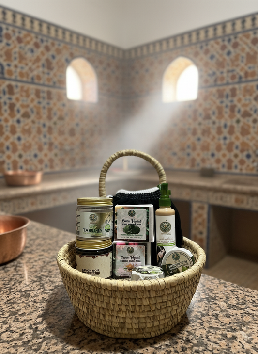 Pack cheveux gras dans panier marocain traditionnel ambiance hammam